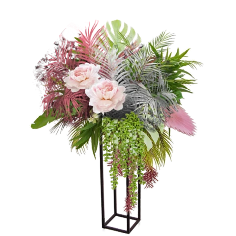 Декор из микса тропических листьев с пионами на стойке, В 90