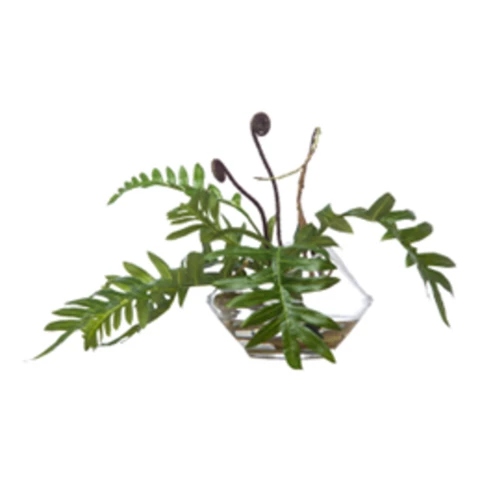 Искусственные растения в стеклянной вазе 