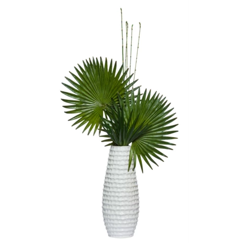 Ваза с искусственными растениями 