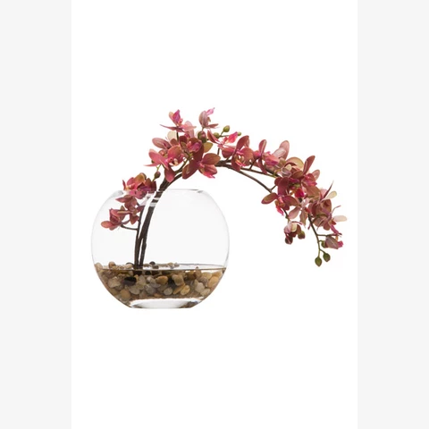 Искусственные цветы в вазе 