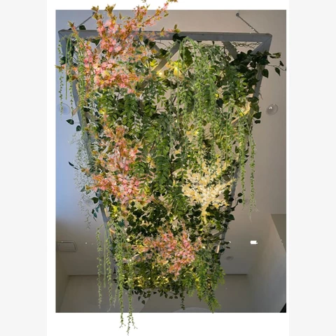 Шпалера подвесная с искусственными растениями и сакурой, Д200, В60 см